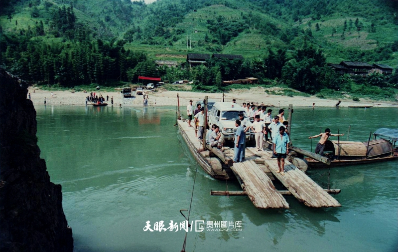 圖3：1997年7月31日在定威鄉(xiāng)拍攝的定威渡口。  李長華 攝.jpg
