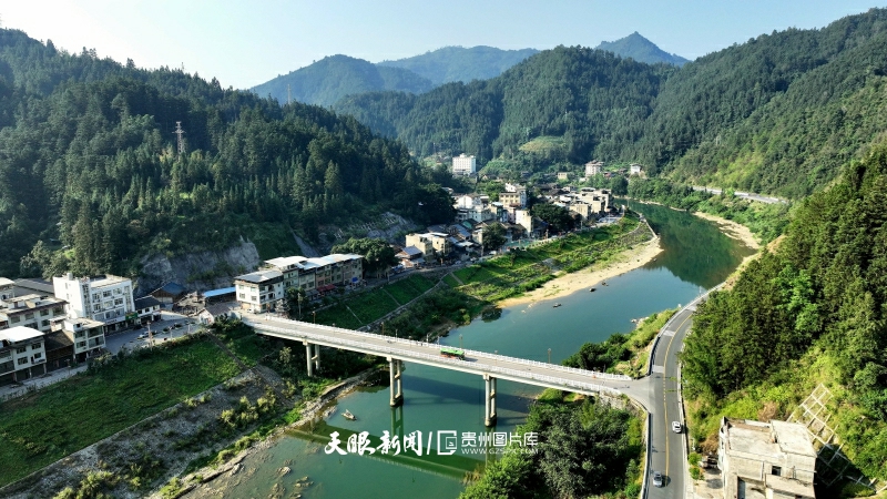 圖4：2024年10月9日在定威鄉(xiāng)拍攝的定威渡改橋。  李長華 攝.jpg
