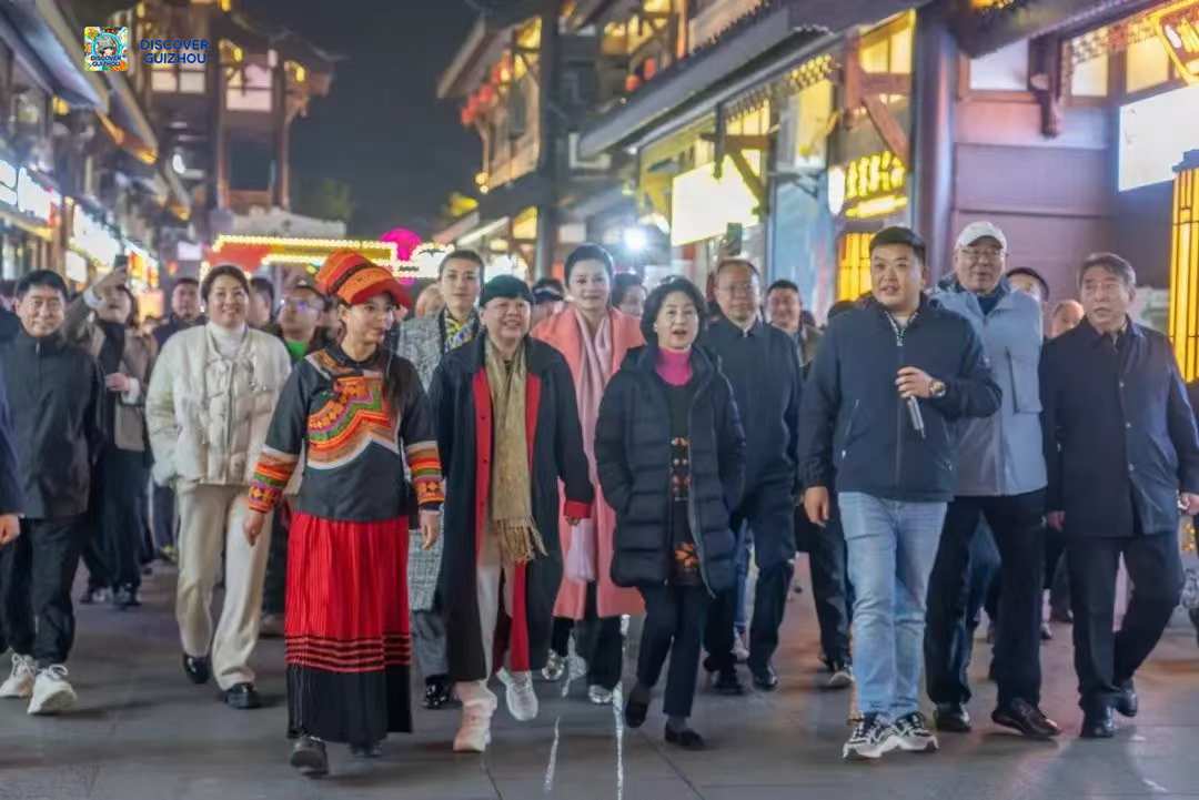 全國(guó)政協(xié)常委、全國(guó)工商聯(lián)副主席何超瓊受聘成為畢節(jié)文旅形象大使（來(lái)源：云上畢節(jié)）.jpg