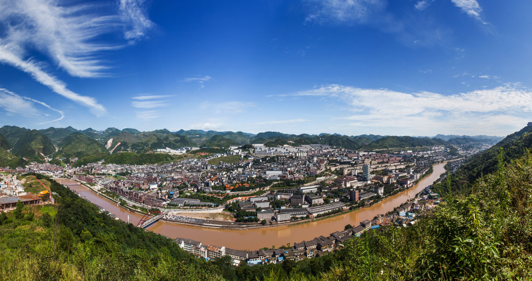茅臺(tái)酒鎮(zhèn)全景.jpg