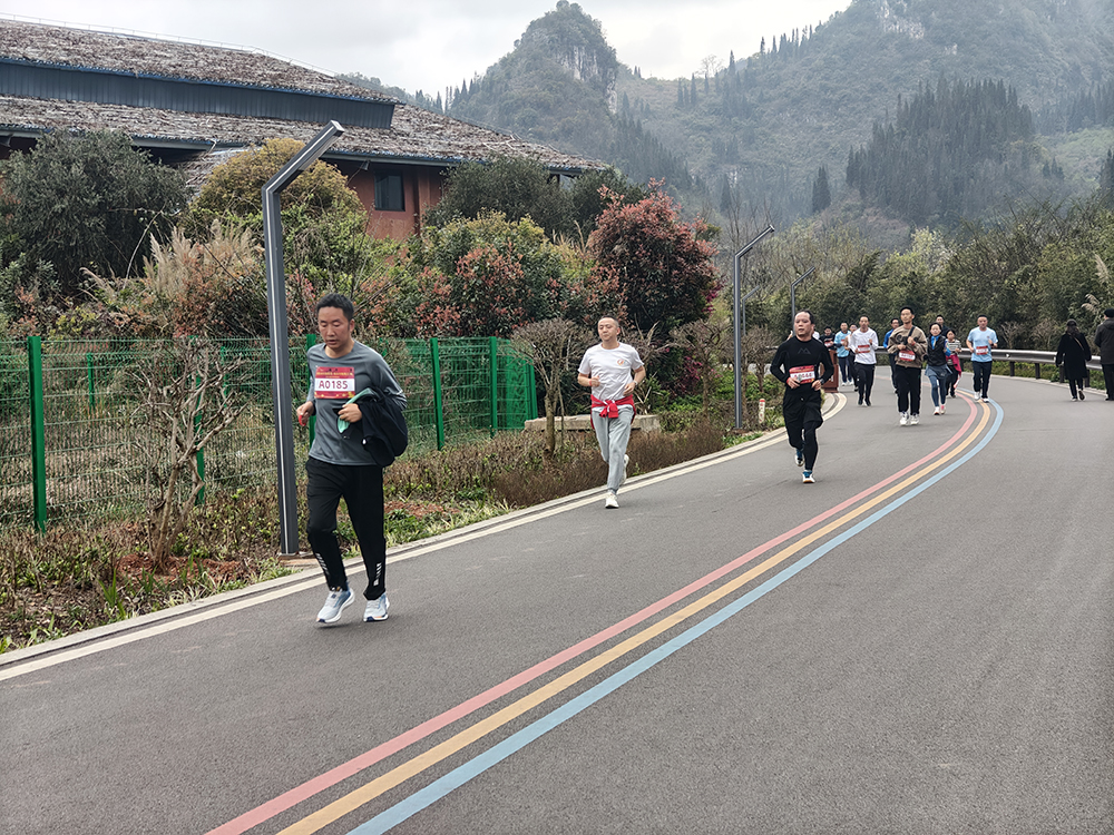 2025年“國防有我”健康跑在萬峰林激情開跑(圖2)