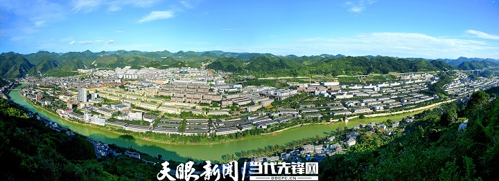 仁懷市茅臺鎮(zhèn)，世界醬香型白酒產(chǎn)業(yè)核心之地，坐落于赤水河畔，得天地造化。其獨特的地質(zhì)、氣候與生態(tài)環(huán)境，為釀酒微生物營造絕佳溫床。此地所產(chǎn)醬酒，醬香濃郁、回味悠長，是全球醬香型白酒釀造的卓越典范。 - 副本.jpg