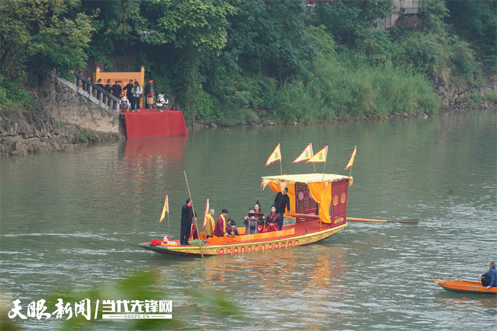 茅臺(tái)鎮(zhèn)祭水.jpg