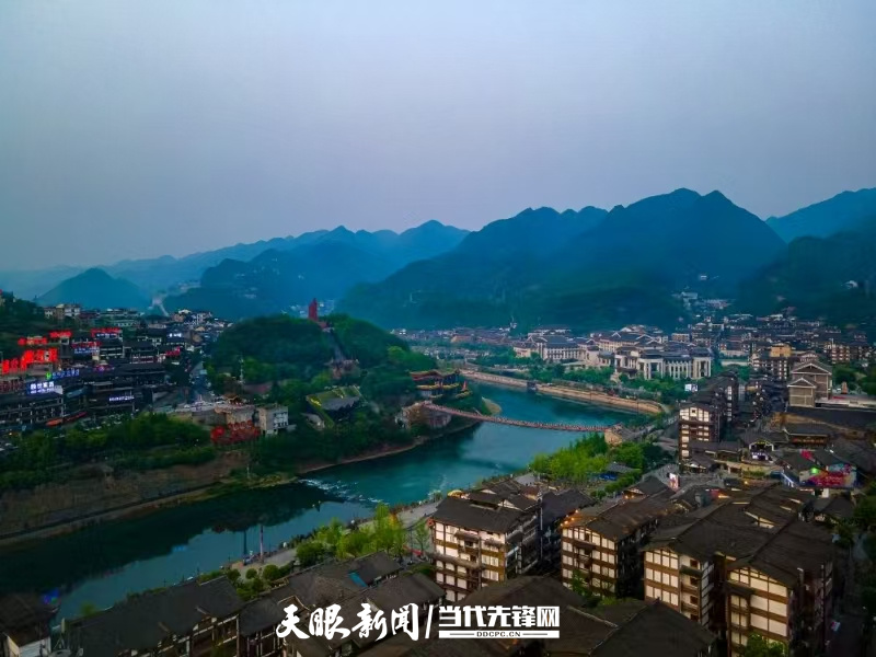 茅臺(tái)鎮(zhèn)。仁懷市融媒體中心供圖 - 副本.jpg