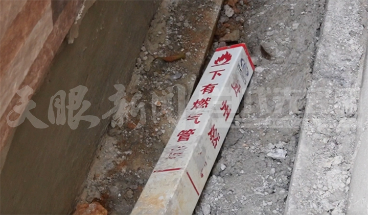 倒在地上的燃氣警示標志.png
