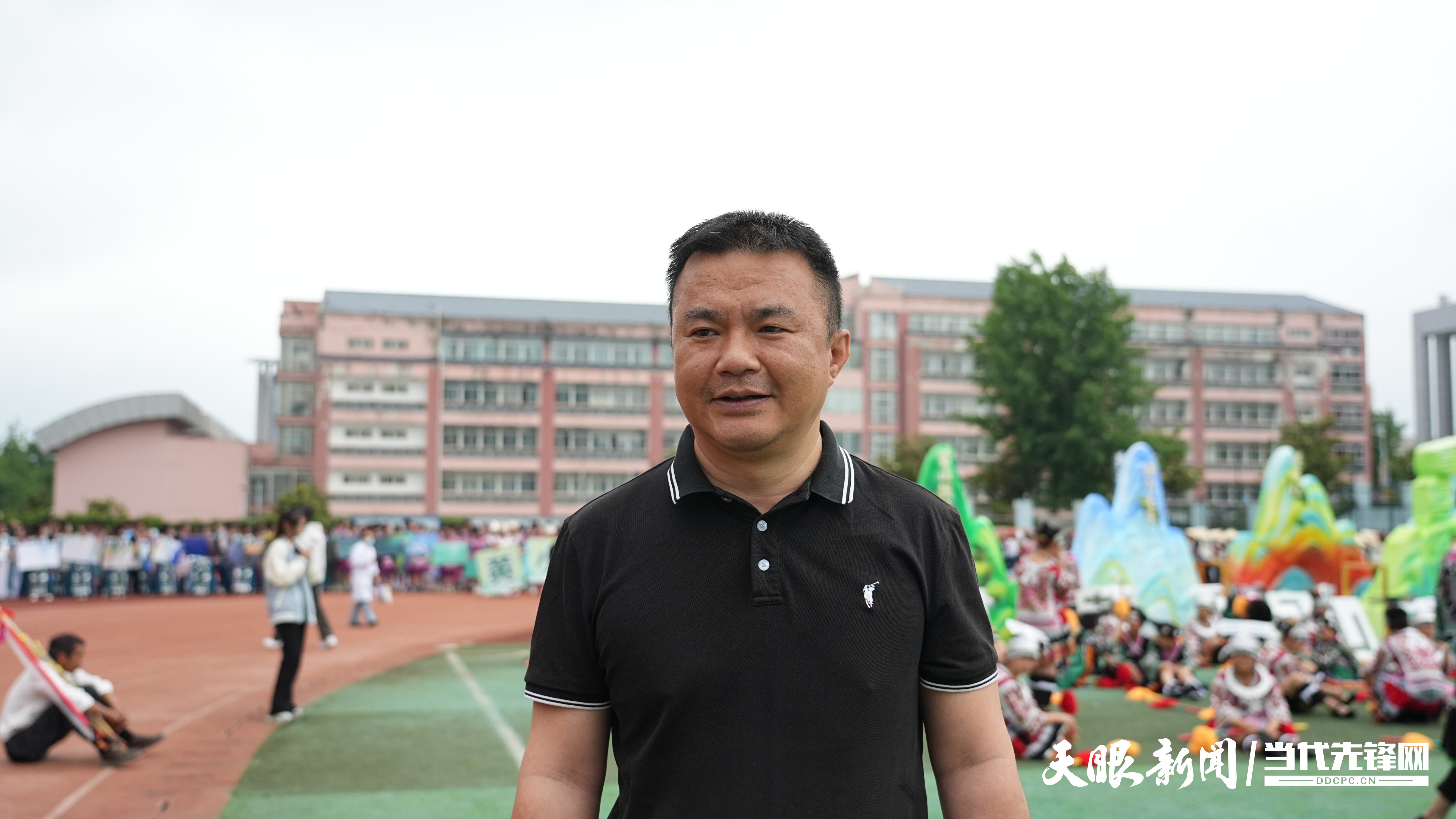 貴陽市烏當區(qū)下壩九年制學校黨支部書記楊峰.jpg