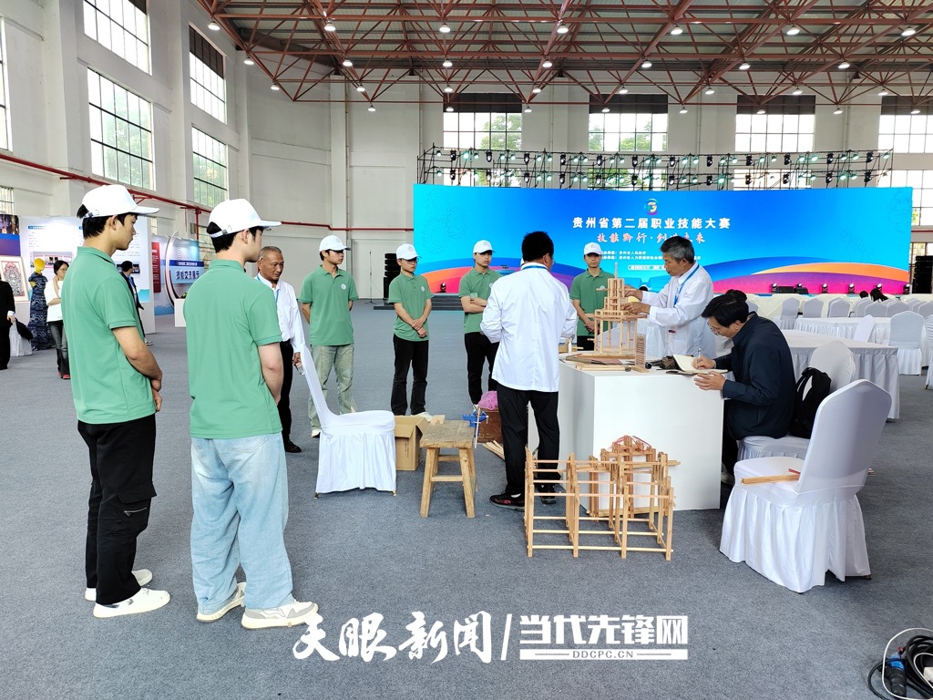 木构工匠现场建造建筑场景_Watermarked_1.jpg