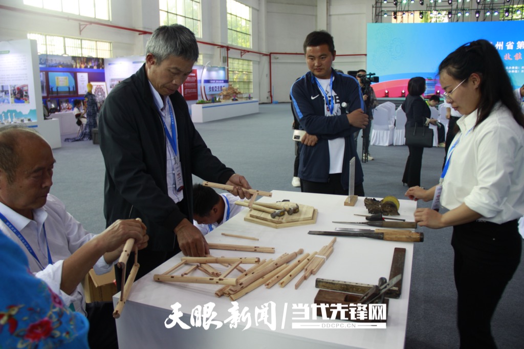 木构工匠现场展示建造技艺_Watermarked_1.JPG