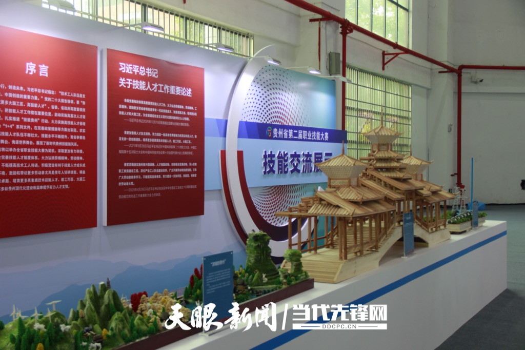 木构工匠在现场建造木制建筑场景_Watermarked_1.JPG
