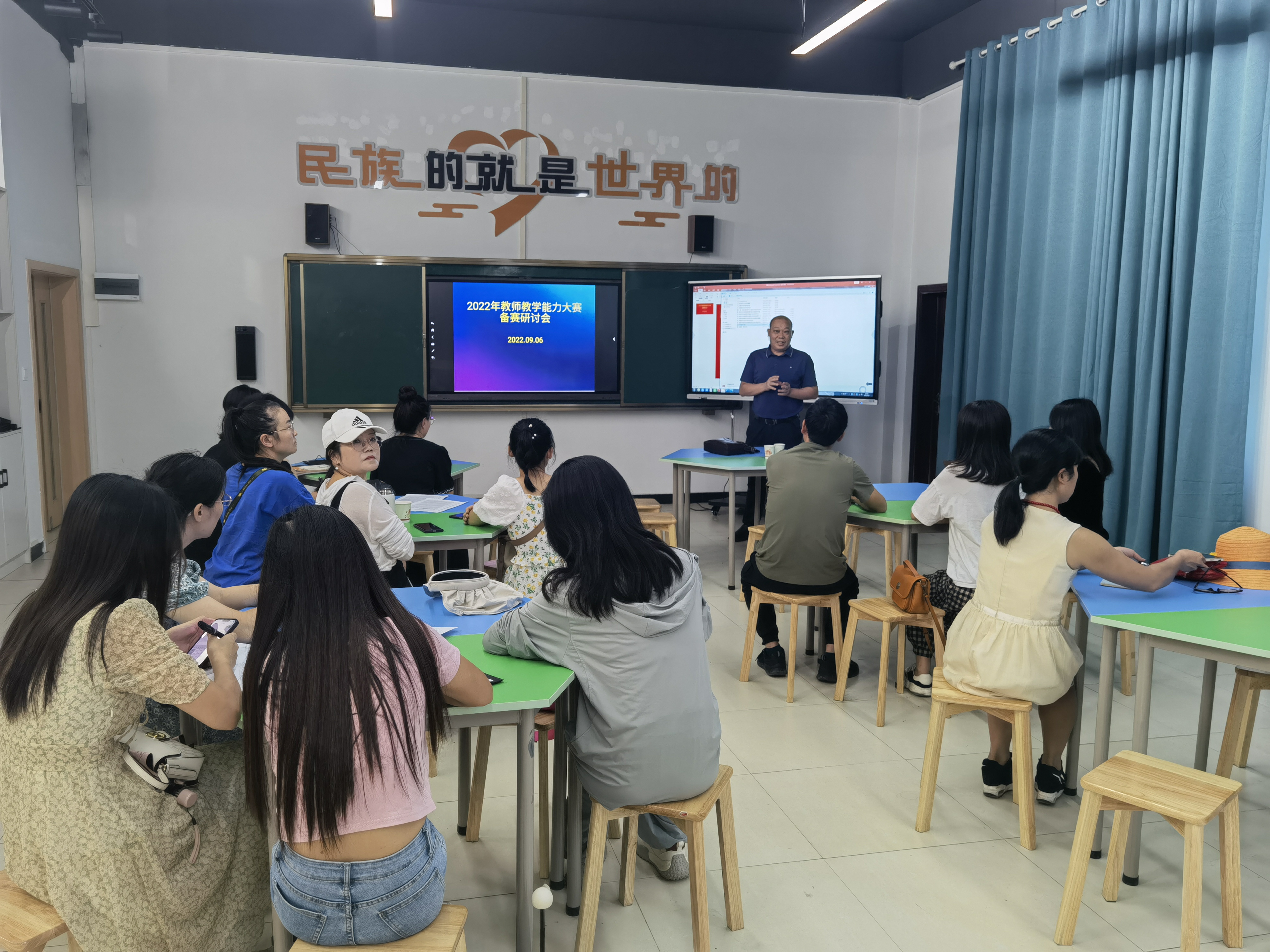 东莞理工学校欧阳元东老师到松桃职校开设讲座.jpg