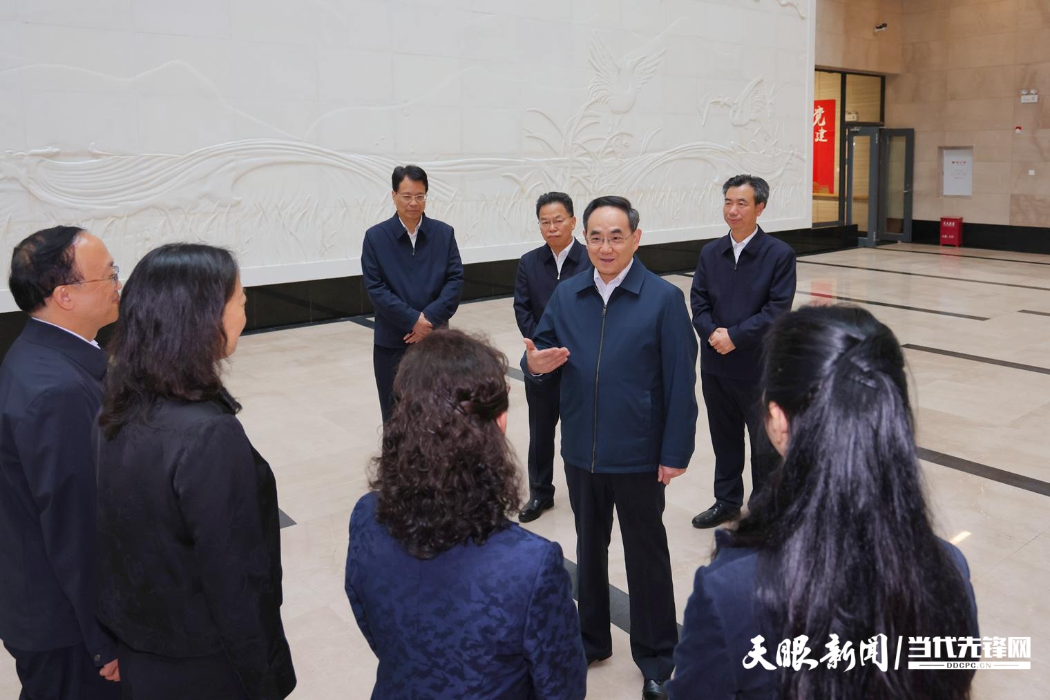（審定）DPCL7003-2---2025年5月27日，省委書(shū)記徐麟到貴州老年大學(xué)調(diào)研。圖為徐麟在調(diào)研現(xiàn)場(chǎng)即席講話。貴州日?qǐng)?bào)天眼新聞?dòng)浾?杜朋城 攝影.jpg