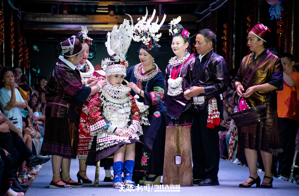 6月15日晚，貴州“村T”在凱里市民族風(fēng)情園精彩上演。.png