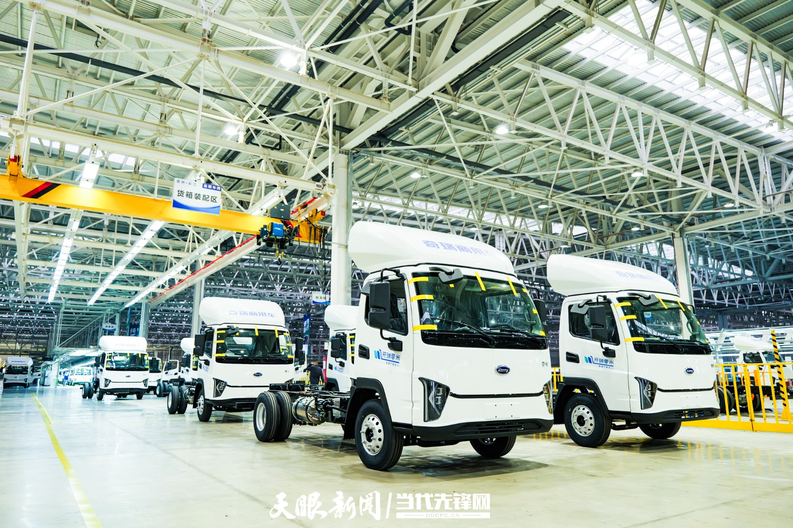 位于貴安新區(qū)的貴州長(zhǎng)江汽車有限公司所生產(chǎn)的電動(dòng)貨車。.jpg