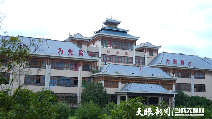 榕江縣第一中學(xué)內(nèi).jpg