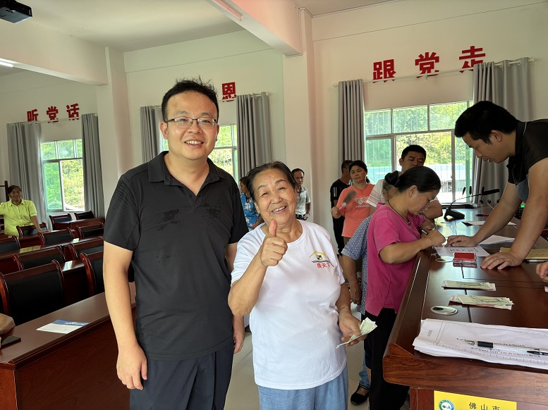 茅坪村上寨合作社分紅現(xiàn)場。（錦屏縣委組織部供圖）.jpg
