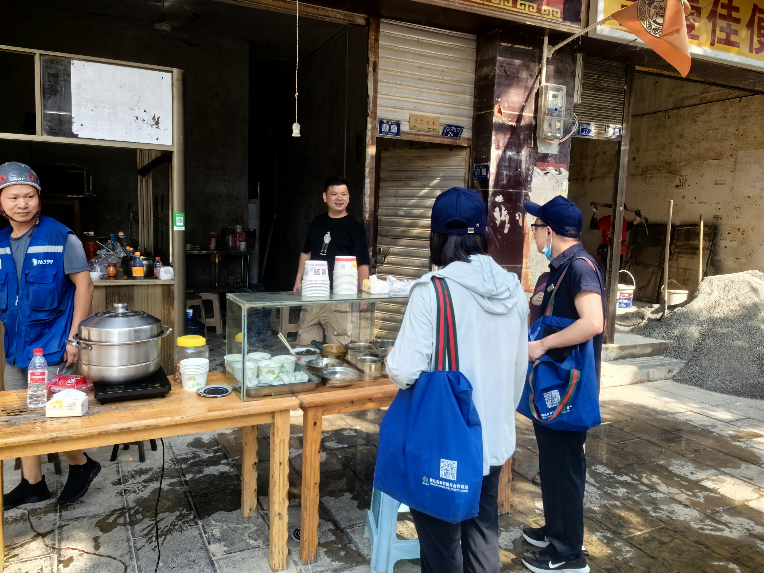 圖為：走訪商戶3.jpg