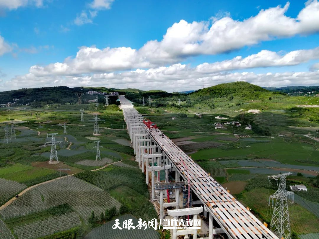 滬昆國家高速公路貴陽至安順段擴容項目(以下簡稱“貴安擴容項目”)十二標段項目.jpg