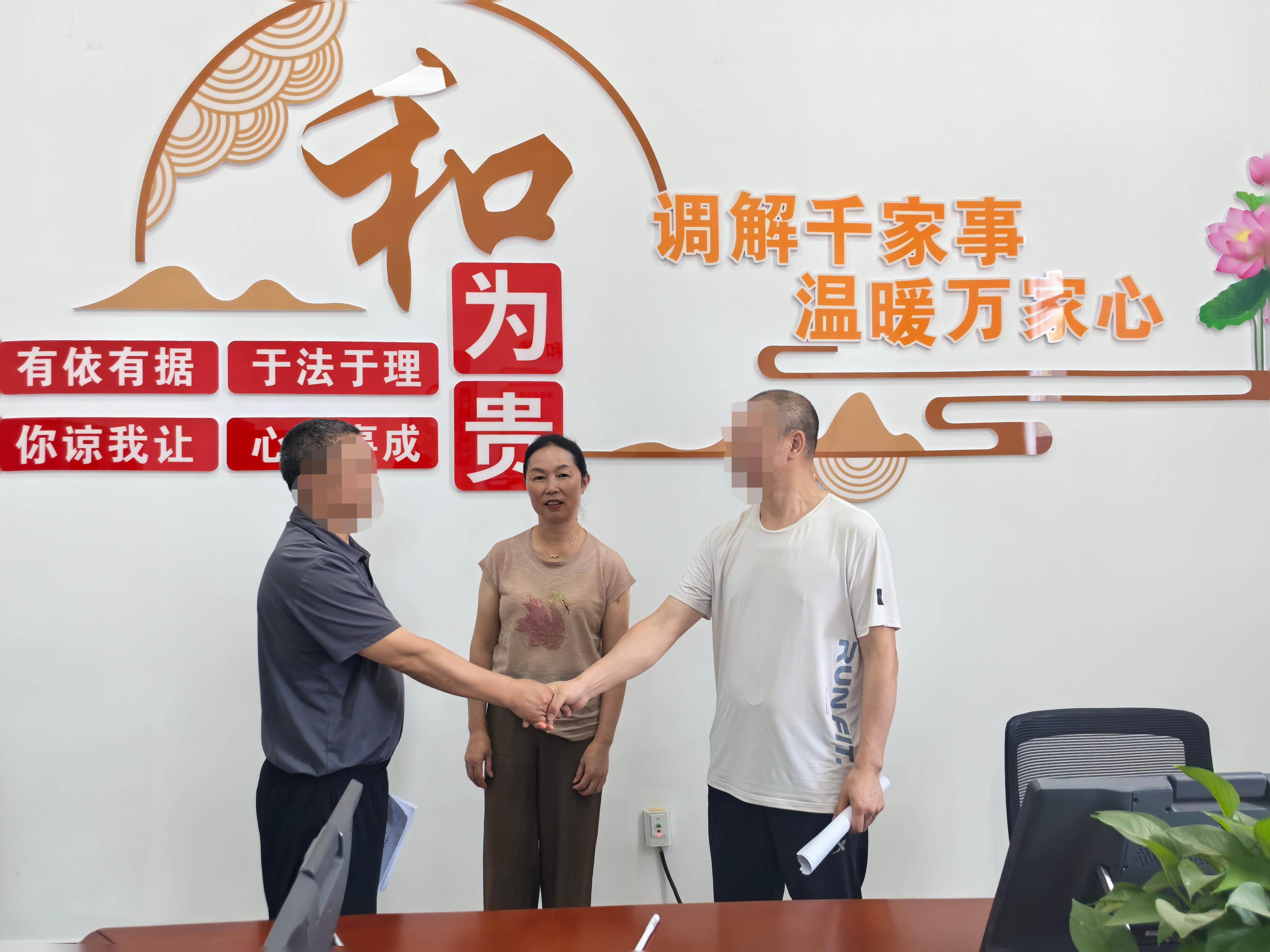雍熙人民法庭“銀齡調(diào)解”工作室現(xiàn)場解紛1.jpeg