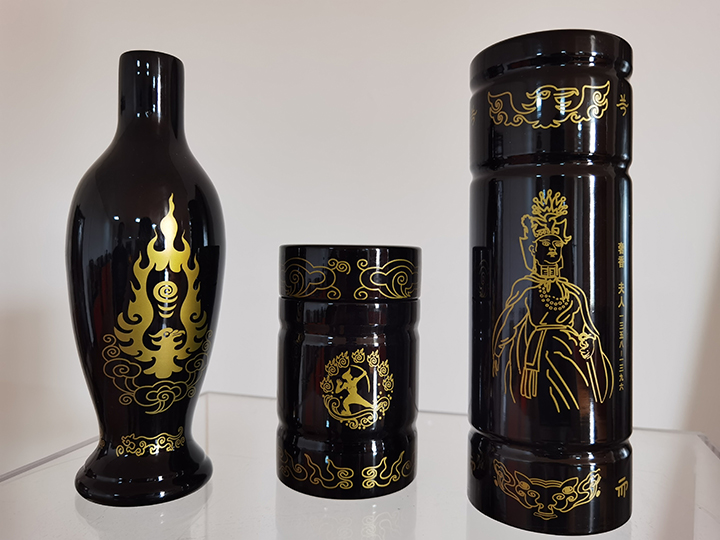 大方縣彝族漆器作品，花瓶、茶葉盒、筆筒三件套.jpg