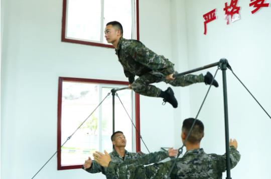 呷呷拉布訓(xùn)練軍事技能.jpg