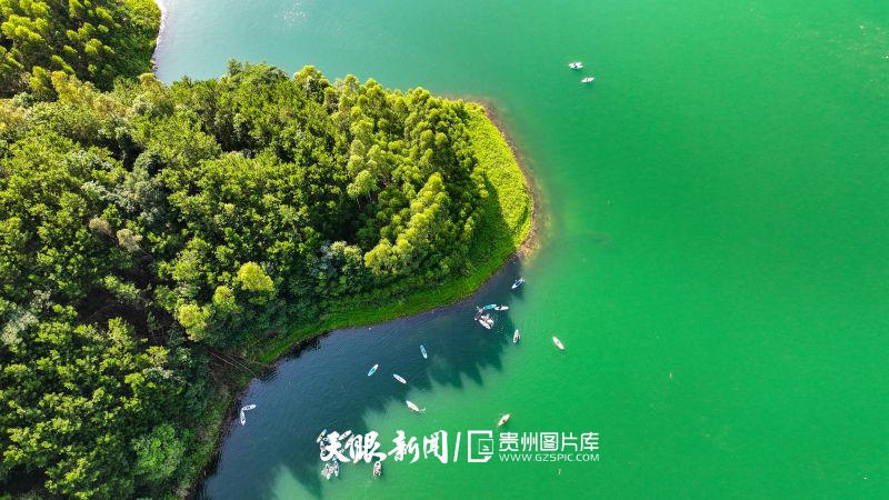 900095-8月2日拍攝的貴州省黔西南州興義市萬峰湖生態(tài)美景。.jpg