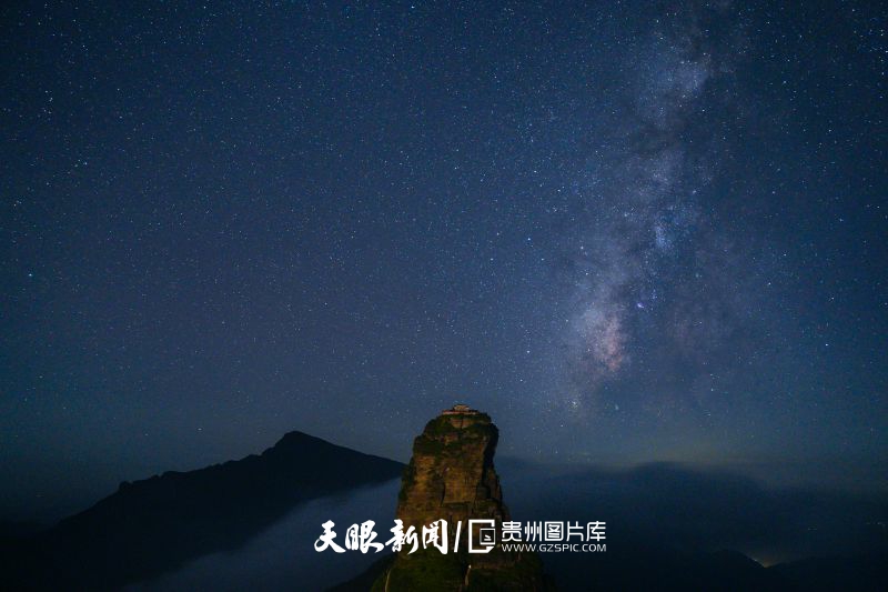 900000-2025年8月2日凌晨，在銅仁市江口縣世界自然遺產(chǎn)地梵凈山拍攝的銀河。.jpg