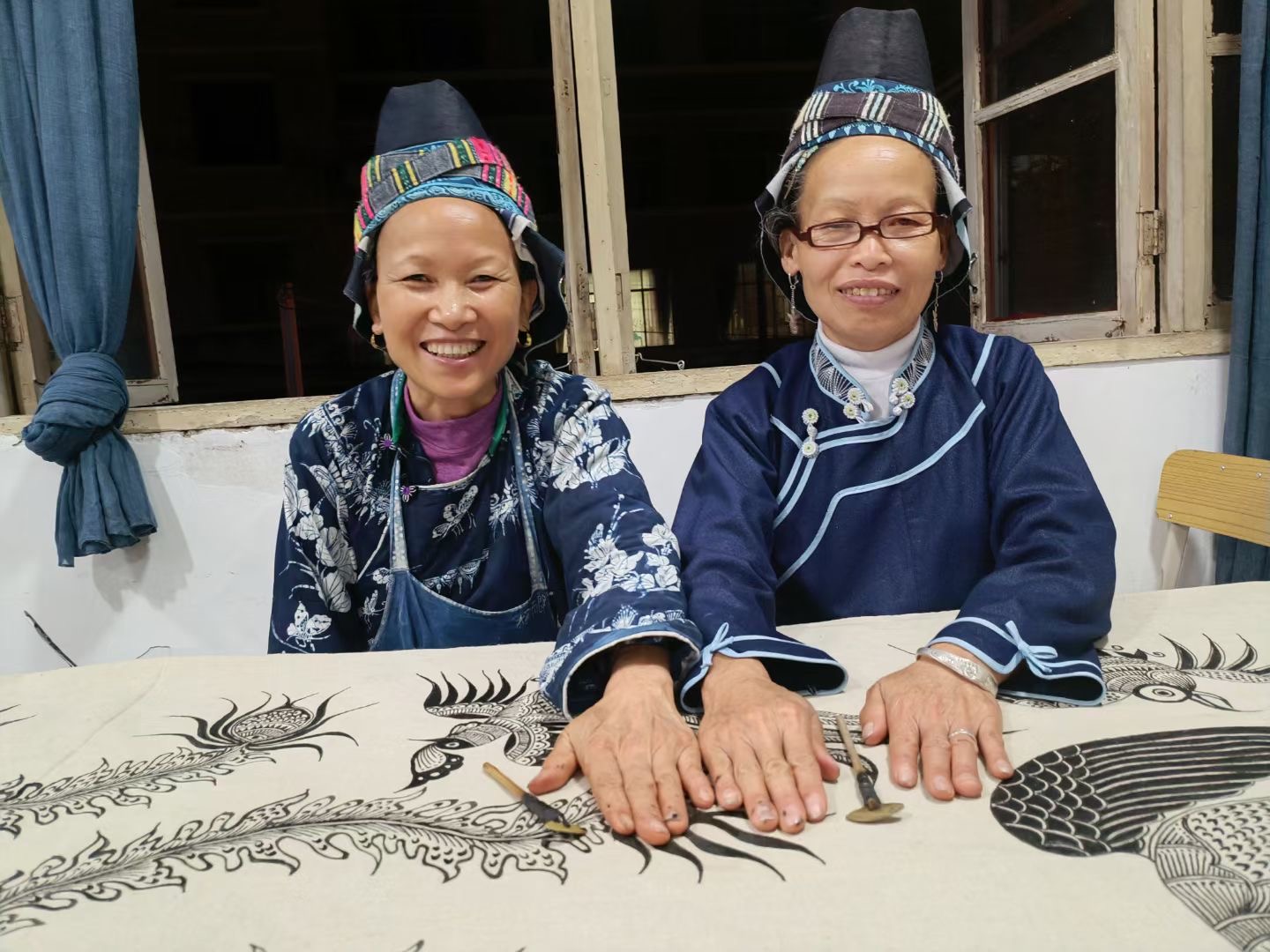 13.《千鳥圖》主創(chuàng)人之一（左）.jpg