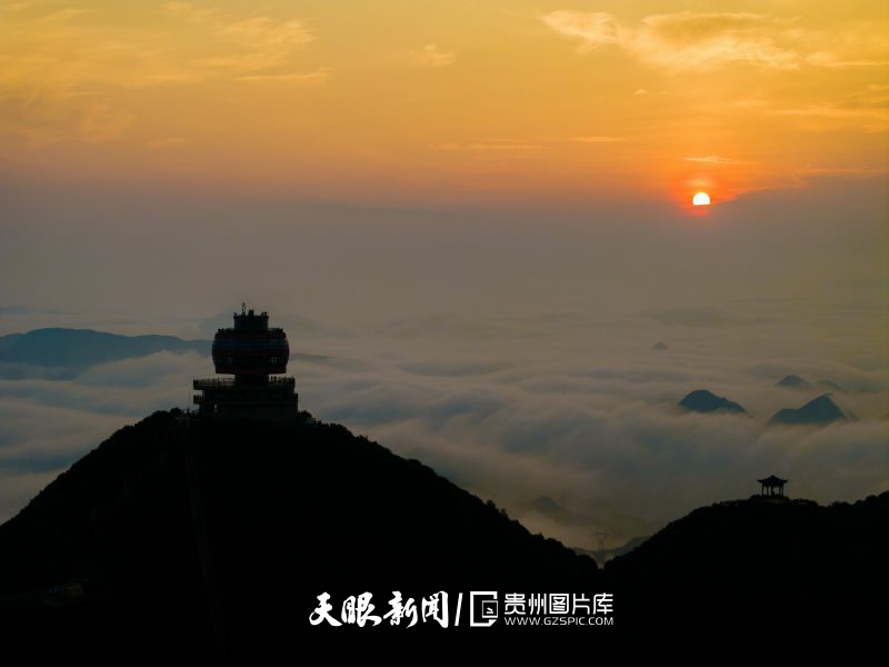 902263-梅花山云海日出.jpg