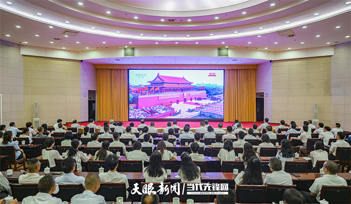圖為省政協(xié)機關(guān)集中收看現(xiàn)場。李昊霖 攝.jpg