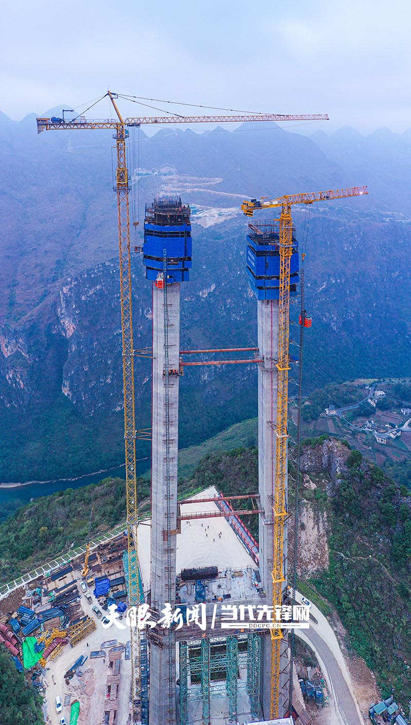 dD0xNzU4OTA3NzkzX3I9ZWY1N2RiMTdfdz04MDBfcT0xMDBfZT1qcGc=.webp 2022年11月18日拍摄的花江峡谷大桥贞丰岸主塔。.jpg