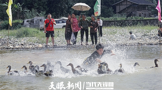 水上抓鸭2.jpg