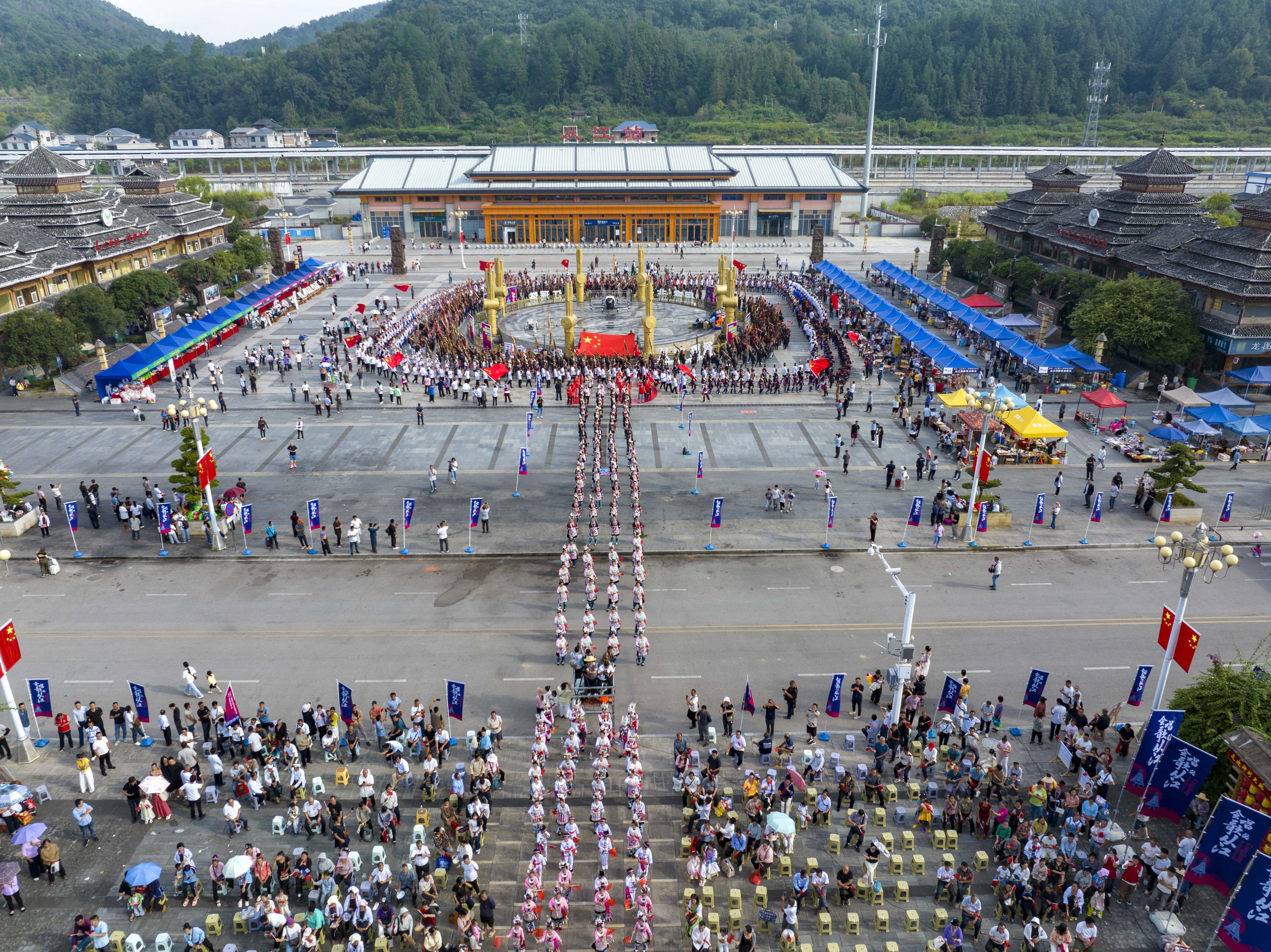 2025年10月1日，贵州从江第十八届侗族大歌节暨百村歌唱大赛开幕式现场（无人机照片）。DJI_20251001091030_0079_D.jpg
