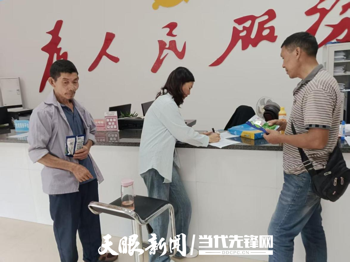 元厚發(fā)放“暖心種” 農(nóng)戶喜迎“致富花”2.png