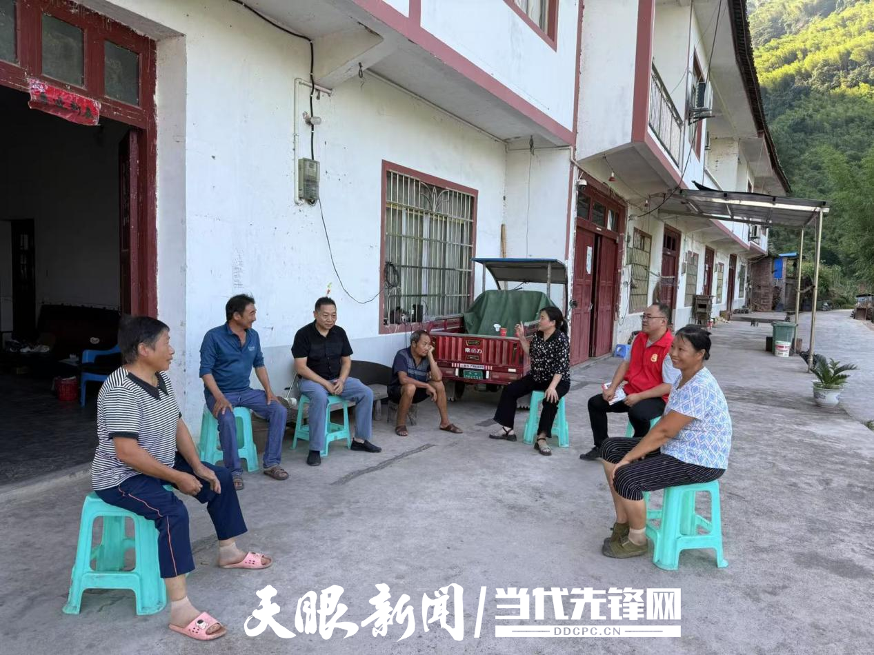 元厚發(fā)放“暖心種” 農(nóng)戶喜迎“致富花”.png