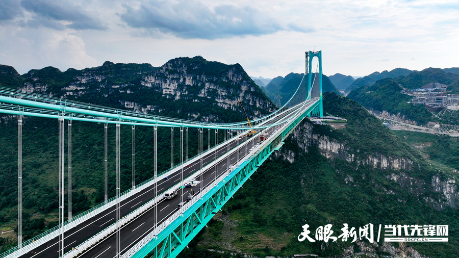 dD0xNzYxMDAyNzQyX3I9ODJlNThhZDlfdz05MDBfcT0xMDBfZT1qcGc=.webp 花江峡谷大桥-1_副本.jpg