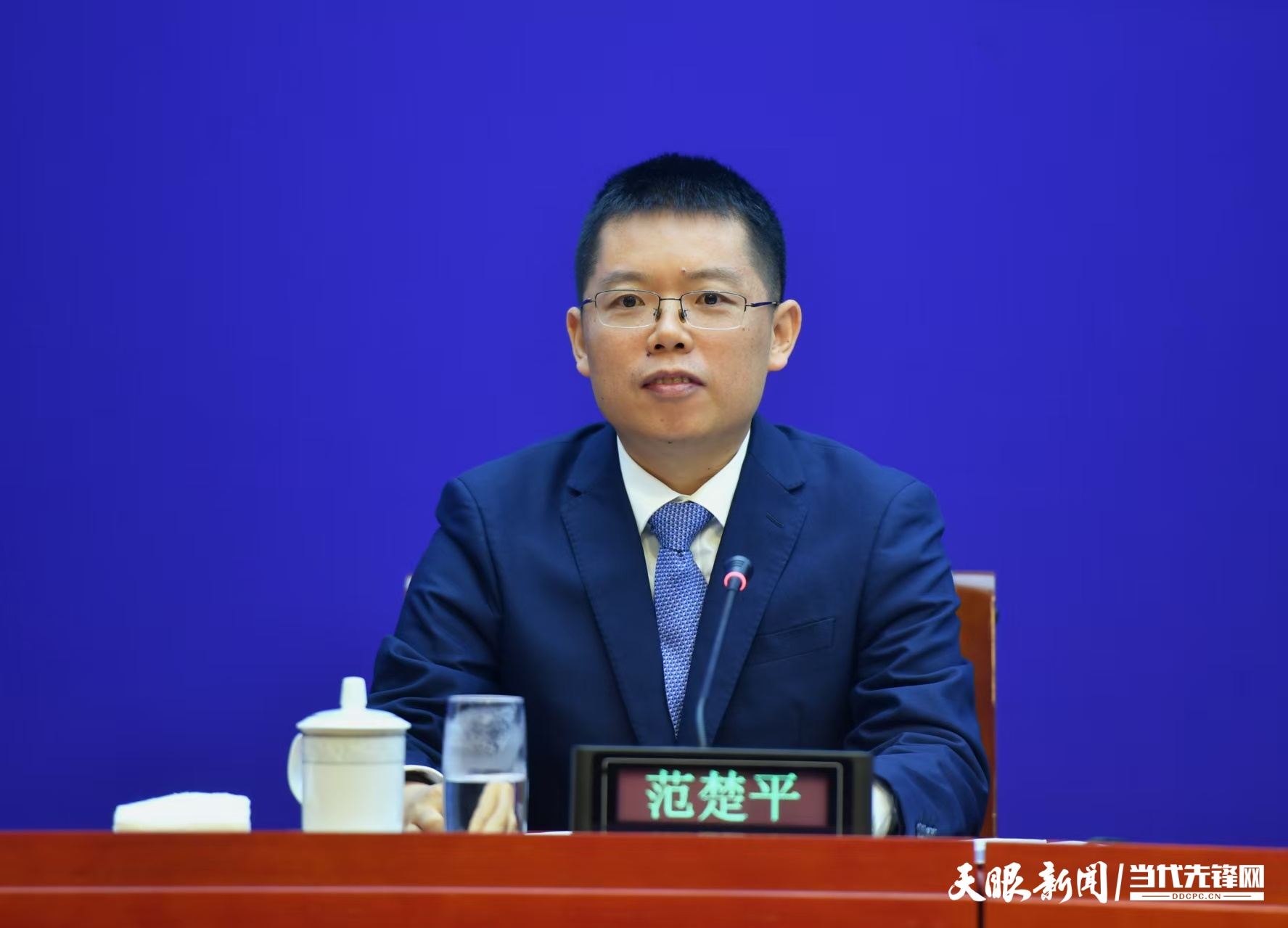 dD0xNzYxMjczNjAxX3I9OThmMGYwNzFfdz0xMDgwX3E9MTAwX2U9anBn.webp 铜仁市人民政府副市长范楚平.jpg