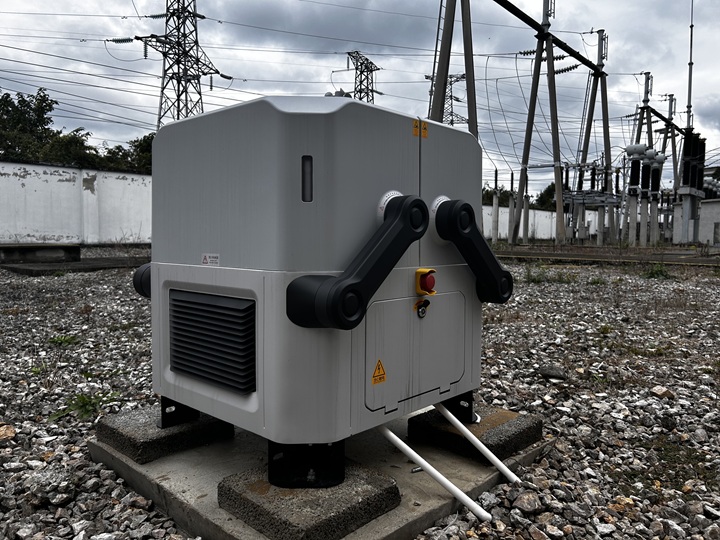 17619868969373.jpg 贵安新区首个“固定式智能机巢”。(孔德伟 摄).jpg