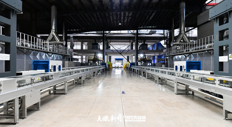 貴州嘉尚新能源材料有限公司——全球首創(chuàng)的100米全自動化隧道窯生產(chǎn)線.jpg