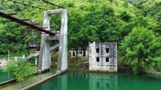 dD0xNzYzMjI5NDE1X3I9MGY0MWJmZTlfdz01NTRfcT0xMDBfZT1wbmc=.webp 抗战时期盘江桥驻防部队营房。