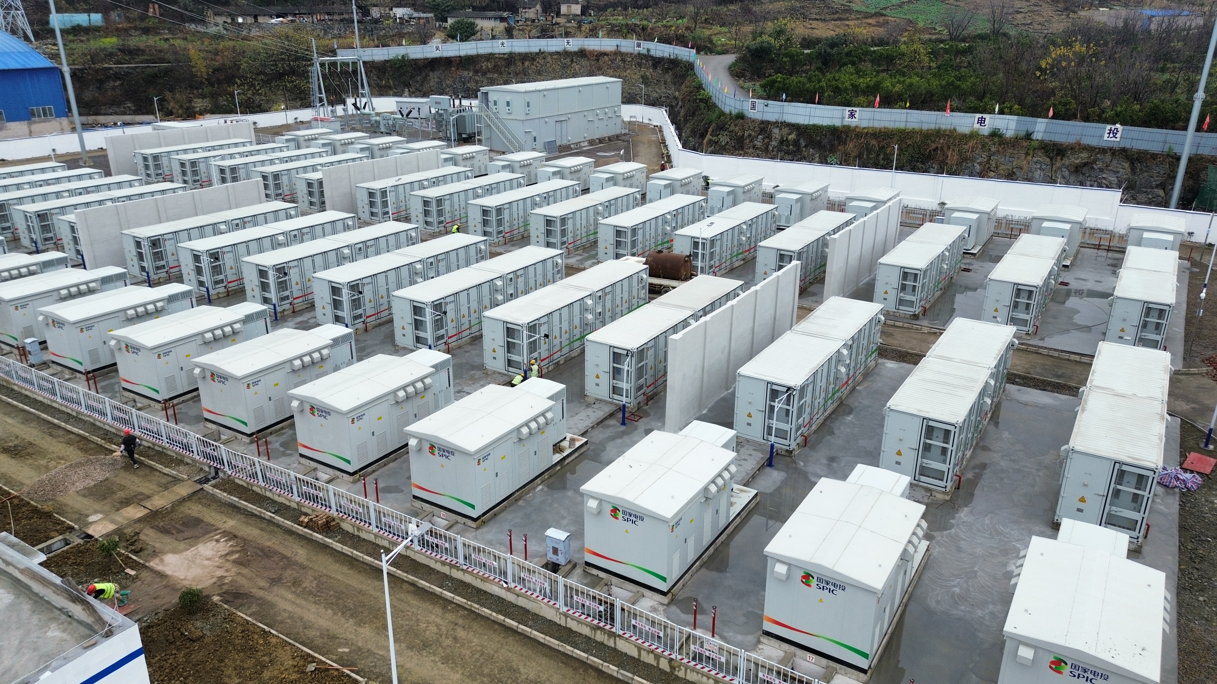 dD0xNzYzNTIyNTA2X3I9MDgwYTdlM2Vfdz0xMDgwX3E9MTAwX2U9anBn.webp 贵州金元关岭独立共享储能电站3.jpg