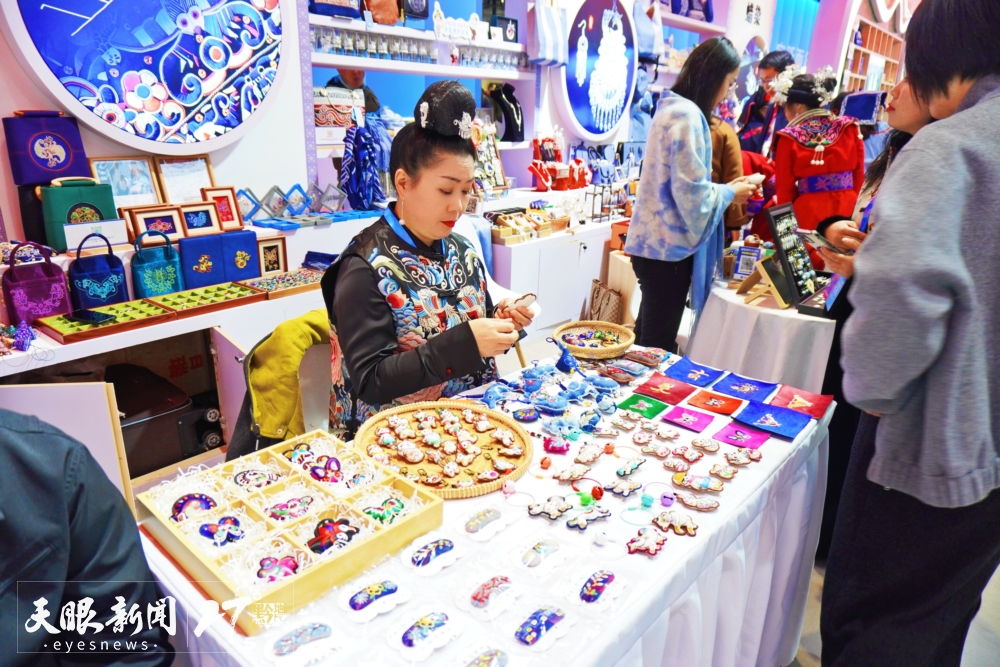 dD0xNzYzOTAzNTE3X3I9OGU0MGM0NWNfdz0xMDAwX3E9MTAwX2U9anBn.webp 17639021115841.jpg