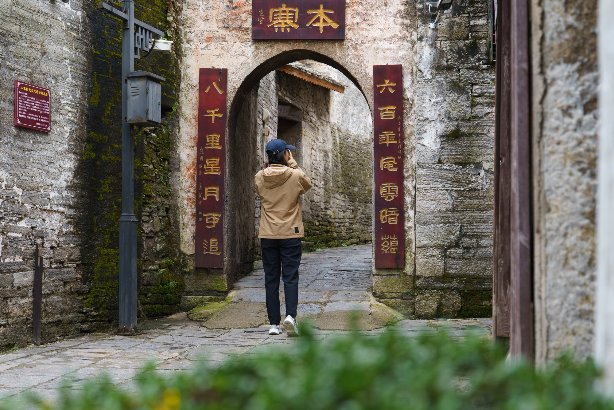 2025年11月6日，屯堡文化采风团一行走进安顺市西秀区七眼桥镇本寨村。贵州日报天眼新闻记者 何晓璇 摄.jpg