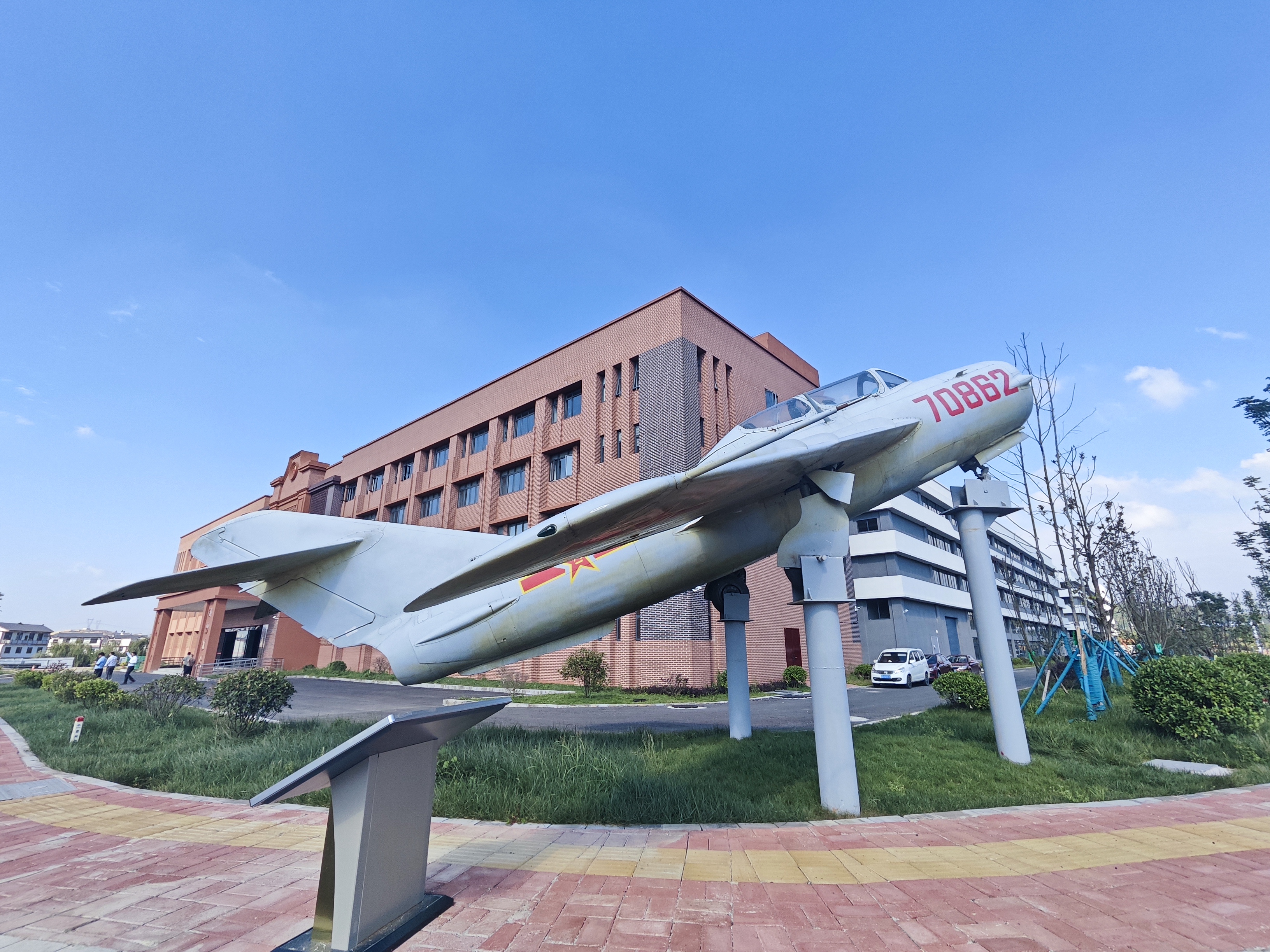 17647550668951.jpg 安顺航空配套制造产业园一角 戴胜信 摄.jpg