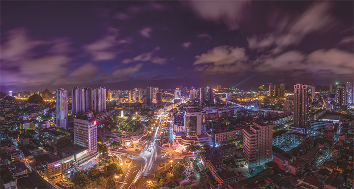 dD0xNzY1MDY1NjMzX3I9MDNmNTJkMzNfdz03MjBfcT0xMDBfZT1qcGc=.webp 安顺航拍 潘军翔 摄.jpg