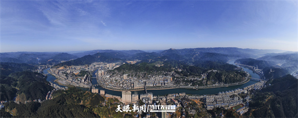 黔东南州锦屏县城全貌(杨晓海摄).jpg