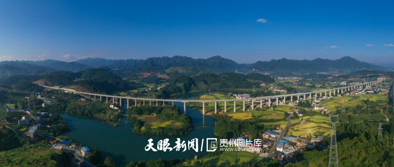 650944-8月31日拍摄的贵南高铁贵州都匀段营盘清水江双线特大桥(无人机照片)。.jpg
