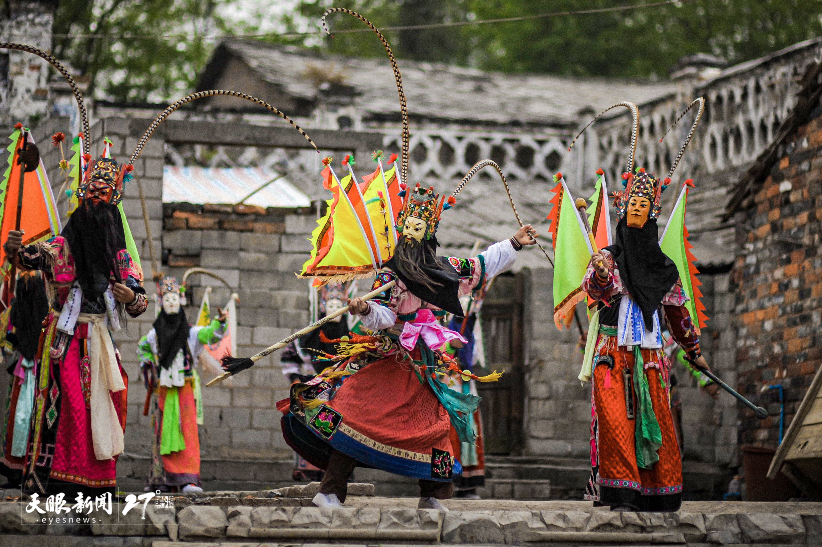 dD0xNzY1NTA1MDc3X3I9ZTA0ZThhNmFfdz0xMDgwX3E9MTAwX2U9anBn.webp 安顺非遗地戏表演。潘宗义 摄.jpg