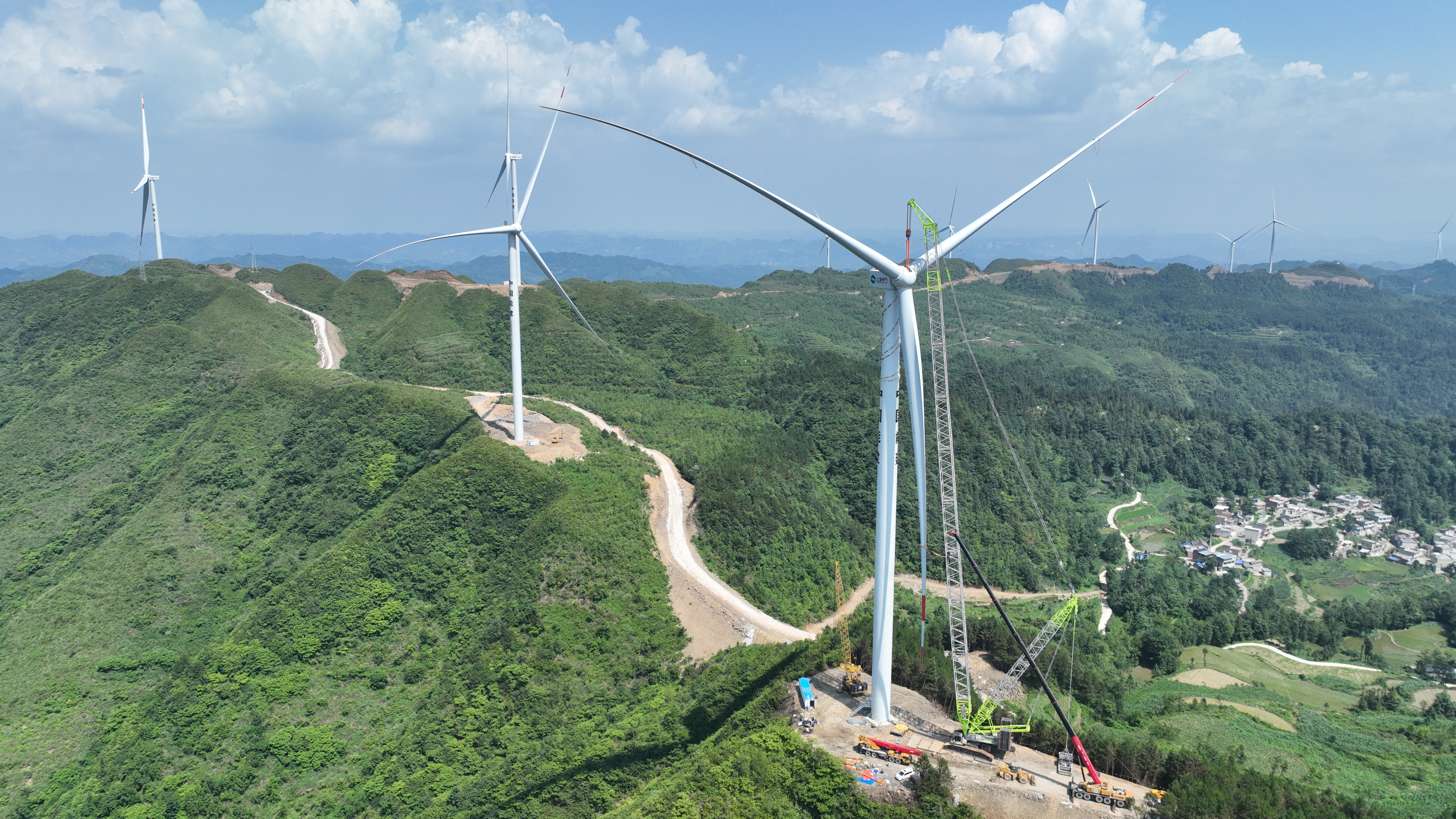 （安顺市委宣传部供图）安顺市紫云自治县猫营镇马鬃岭风电场5.JPG