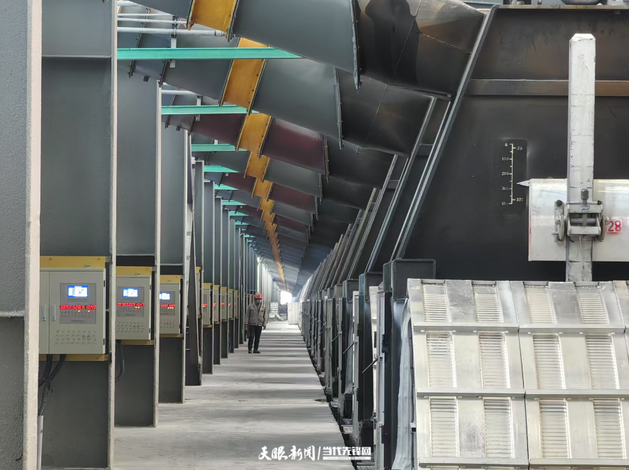 dD0xNzY2OTk0NDYyX3I9MmJmMzkyYjdfdz05MDNfcT0xMDBfZT1wbmc=.webp 水城区铝及铝加工产业园企业生产车间(牟绍莉 摄).png