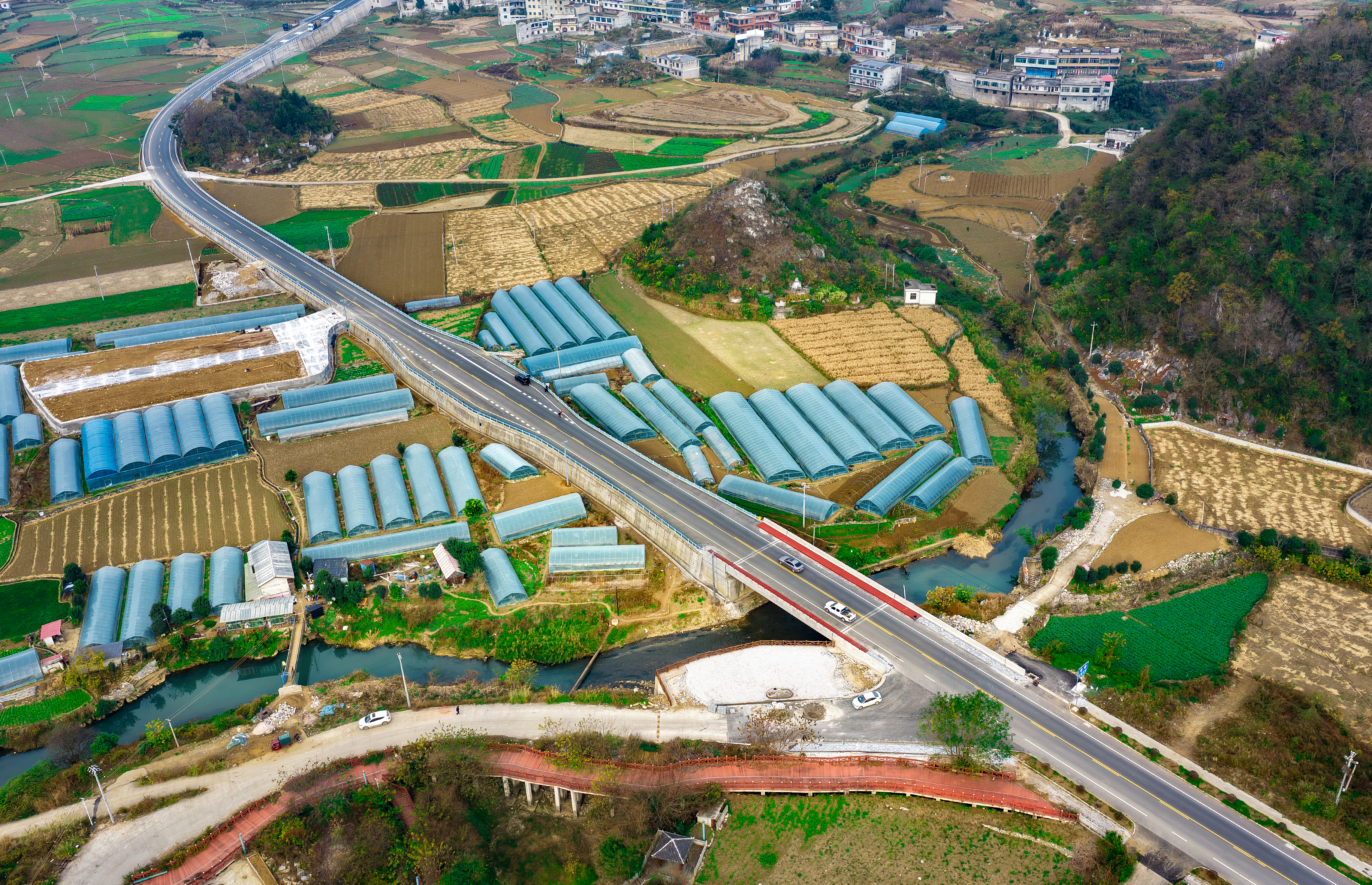（251218）安顺G356建设成果（G356大落项目控制性工程——新堡中桥展新姿）-王远峰.JPG